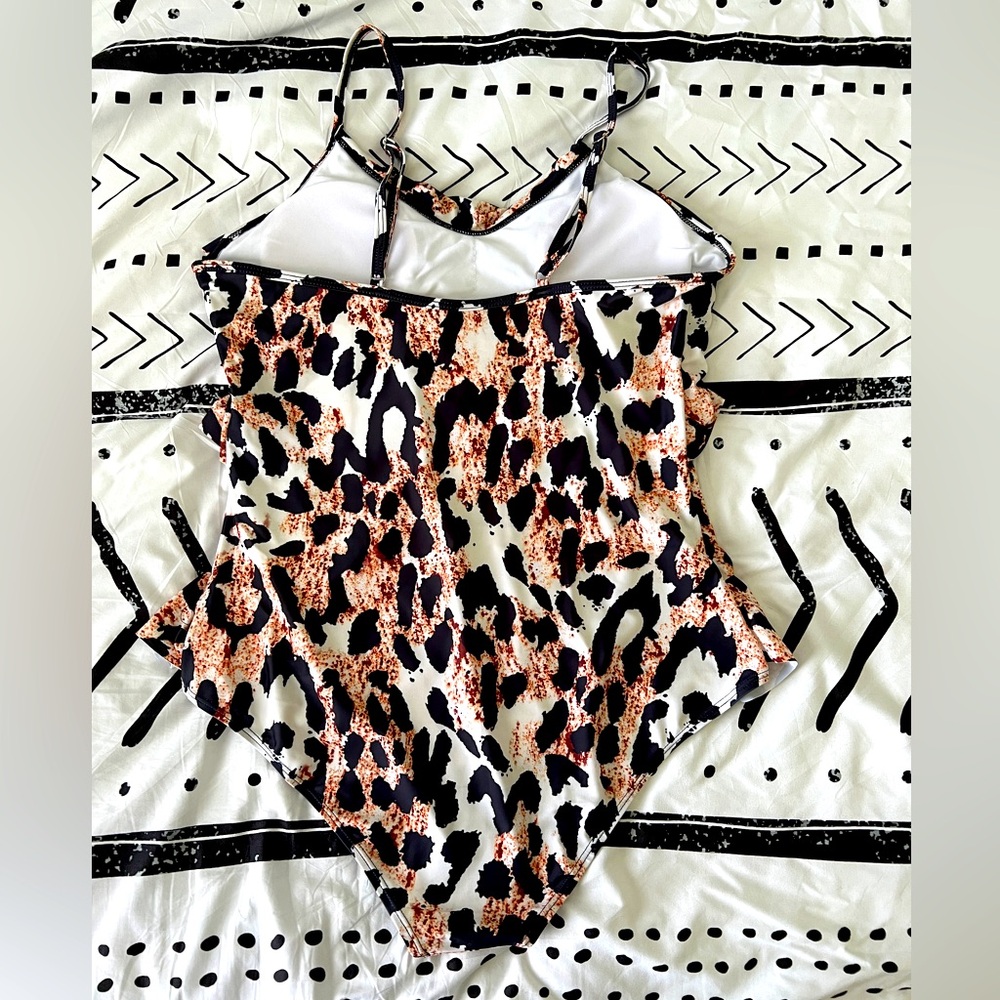 Chic Soul Leopard Ruffle Swimsuit 🤎💛 - Picture 2 of 4